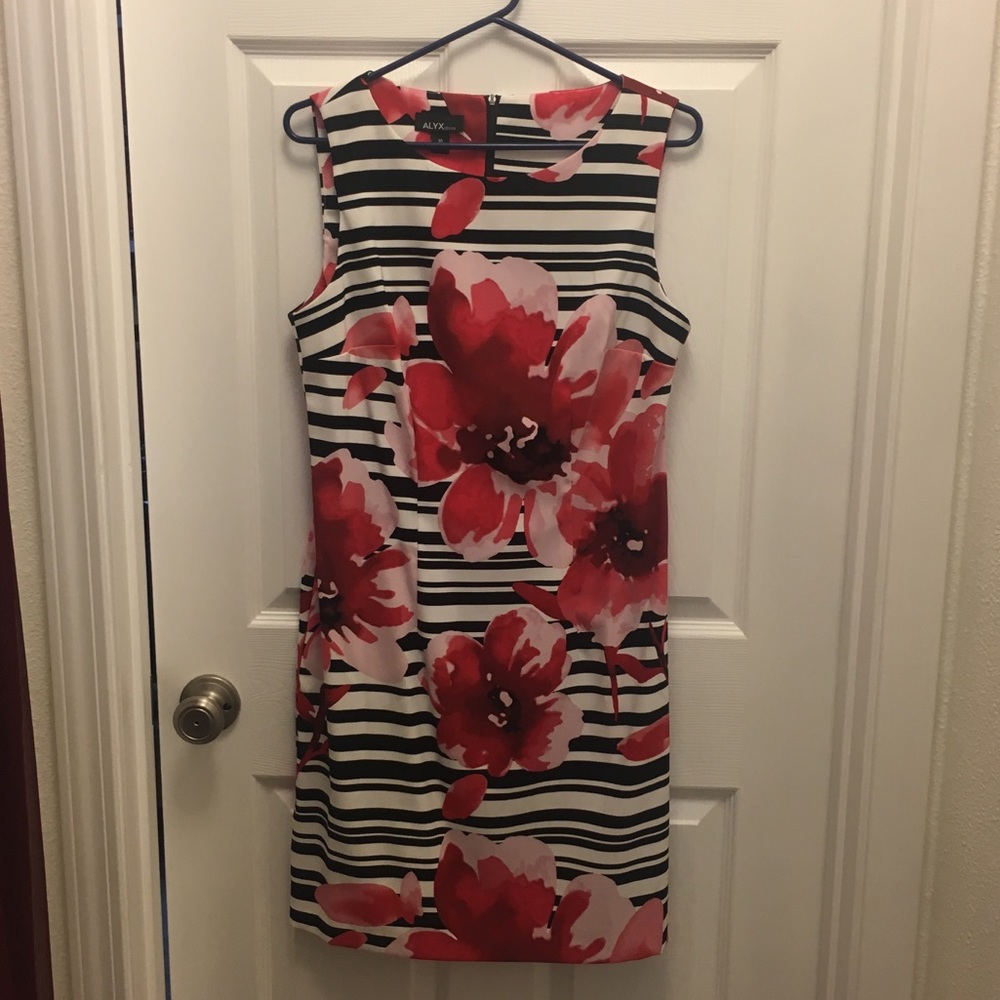 Sleeveless black and white dress with flowers